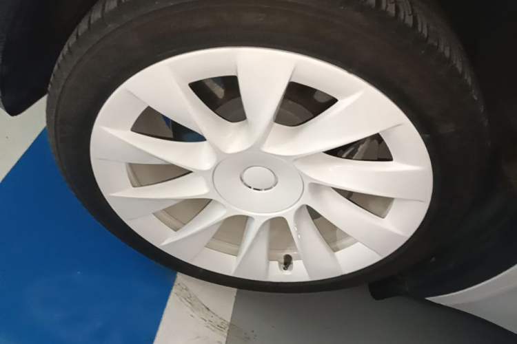 Used Tesla Model Y 2022 Rear-Wheel-Drive Version Left Front Wheel Hub