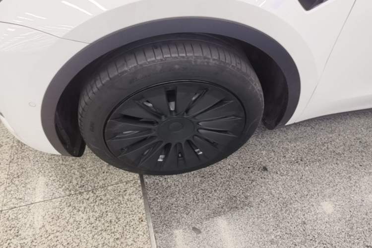 Used Tesla Model Y 2022 Rear-Wheel-Drive Version Left Front Wheel Hub