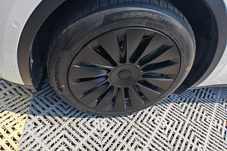 Used Tesla Model Y 2022 Revised Version Rear-Wheel Drive Left Front Wheel Hub