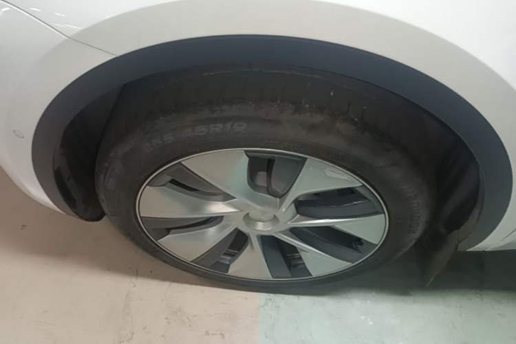 Used Tesla Model Y 2022 Revised Version Long-Range All-Wheel Drive Left Front Wheel Hub