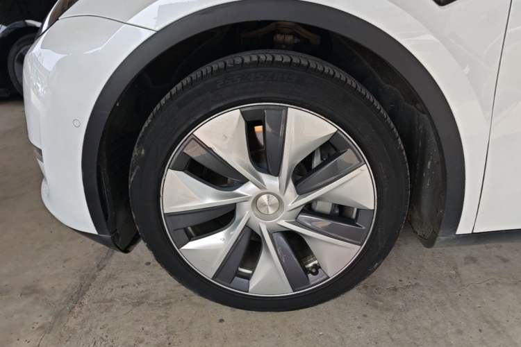 Used Tesla Model Y 2022 Revised Version Long-Range All-Wheel Drive Left Front Wheel Hub