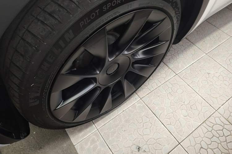 Used Tesla Model Y 2022 Revised Version Long-Range All-Wheel Drive Left Front Wheel Hub