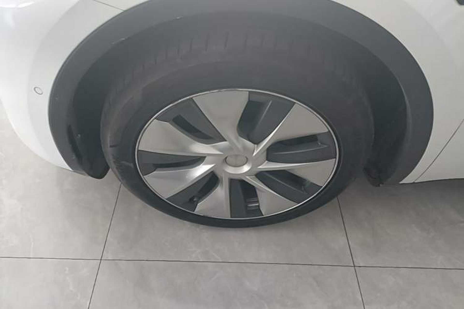 Used Tesla Model Y 2022 Revised Version Long-Range All-Wheel Drive Left Front Wheel Hub