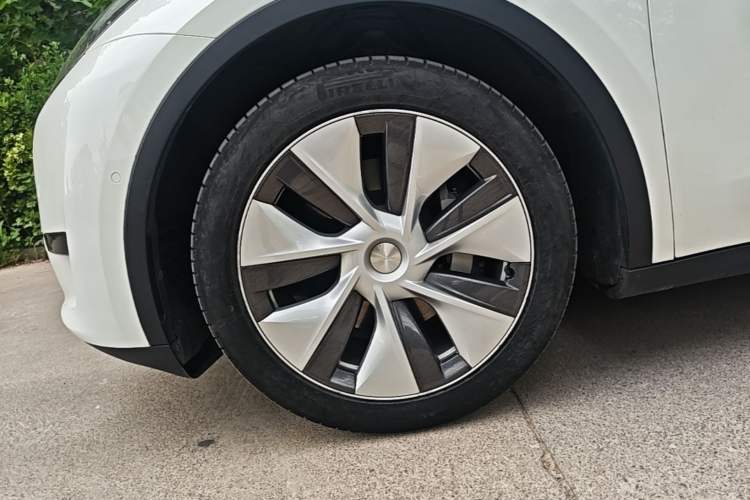 Used Tesla Model Y 2022 Rear-Wheel-Drive Version Left Front Wheel Hub