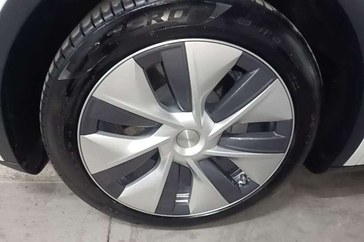 Used Tesla Model Y 2022 Revised Version Rear-Wheel Drive Left Front Wheel Hub