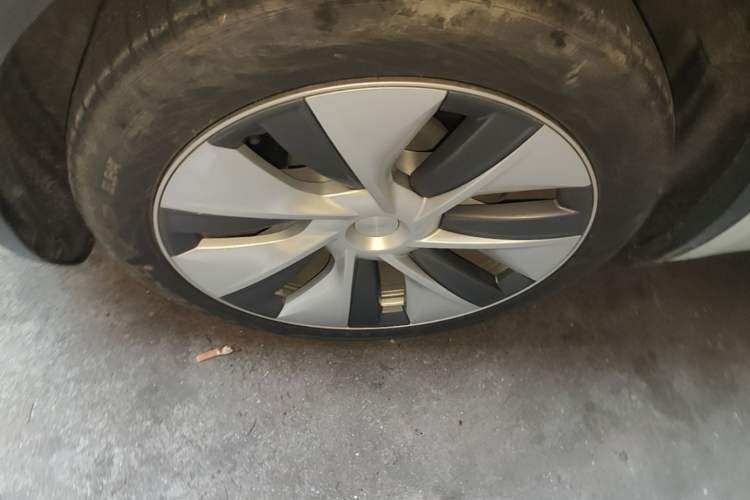Used Tesla Model Y 2022 Rear-Wheel-Drive Version Left Front Wheel Hub