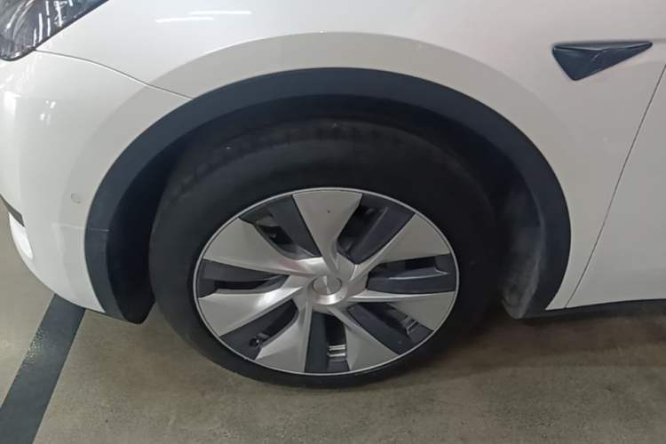 Used Tesla Model Y 2022 Revised Version Rear-Wheel Drive Left Front Wheel Hub