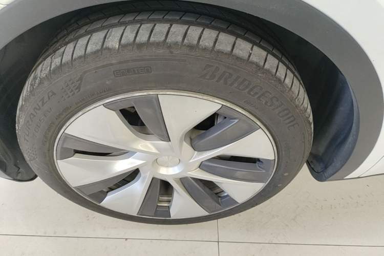 Used Tesla Model Y 2022 Revised Version Rear-Wheel Drive Left Front Wheel Hub