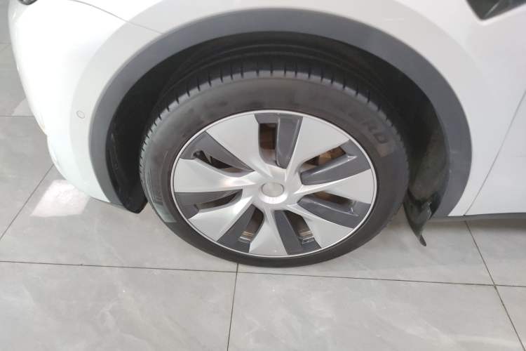 Used Tesla Model Y 2022 Revised Version Rear-Wheel Drive Left Front Wheel Hub