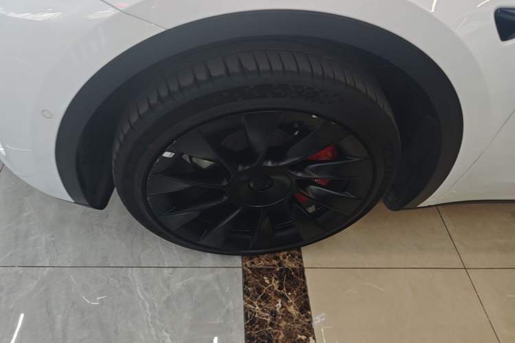 Used Tesla Model Y 2022 Long-Range All-Wheel-Drive Version Left Front Wheel Hub