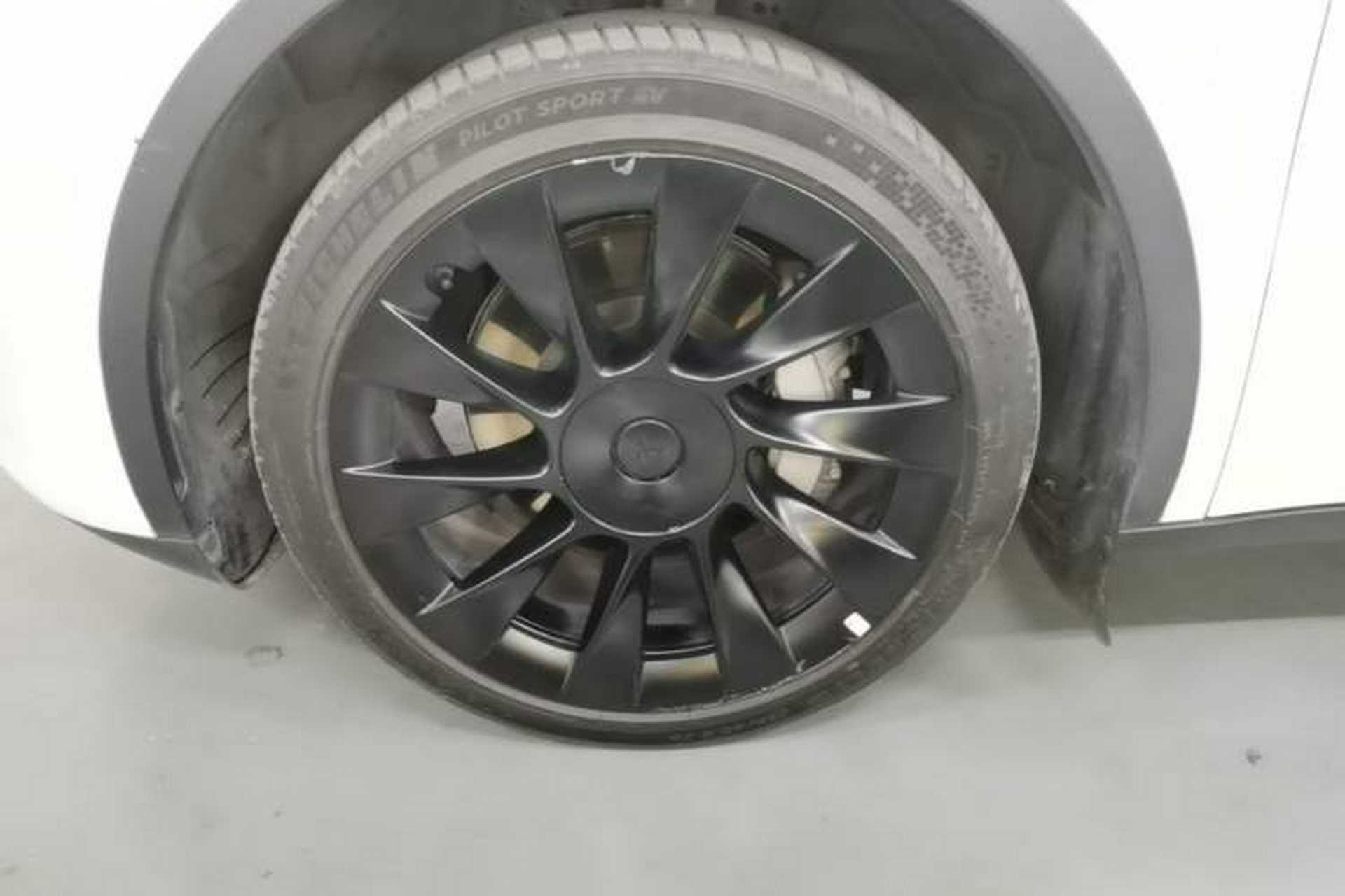 Used Tesla Model Y 2022 Revised Version Rear-Wheel Drive Left Front Wheel Hub