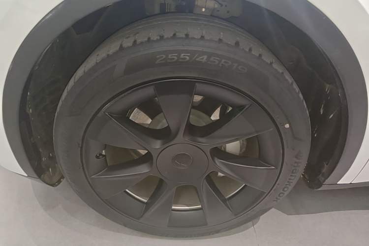 Used Tesla Model Y 2022 Revised Version Rear-Wheel Drive Left Front Wheel Hub