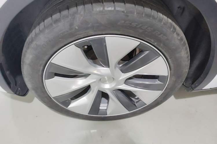 Used Tesla Model Y 2022 Revised Version Rear-Wheel Drive Left Front Wheel Hub