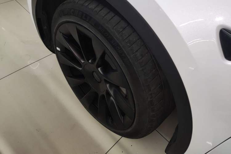 Used Tesla Model Y 2022 Rear-Wheel-Drive Version Left Front Wheel Hub