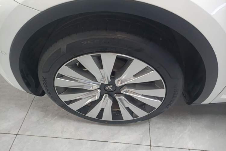 Used Tesla Model Y 2022 Rear-Wheel-Drive Version Left Front Wheel Hub