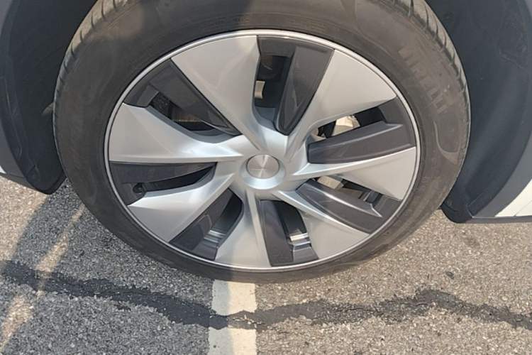 Used Tesla Model Y 2022 Revised Version Rear-Wheel Drive Left Front Wheel Hub