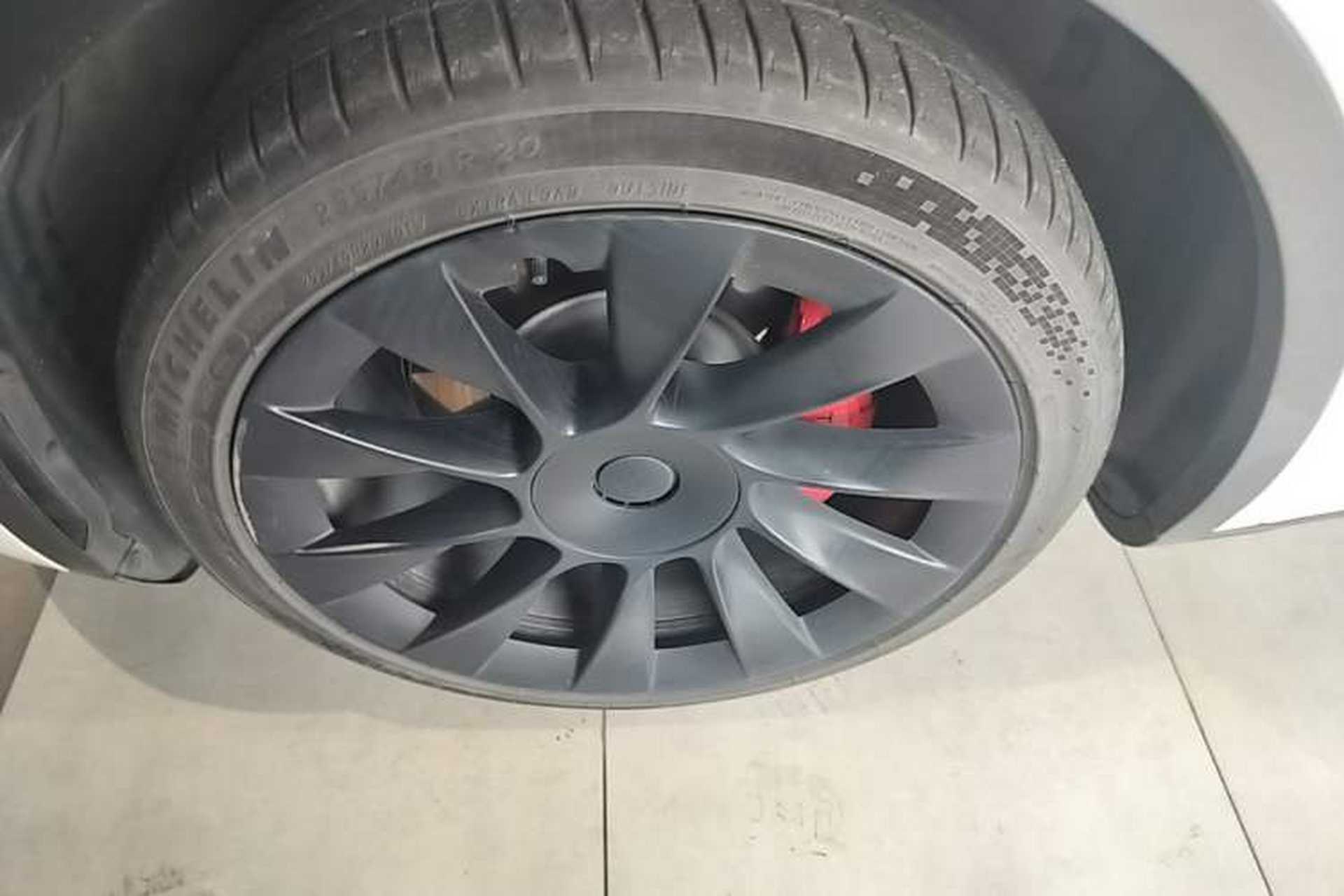Used Tesla Model Y 2022 Revised Version Long-Range All-Wheel Drive Left Front Wheel Hub