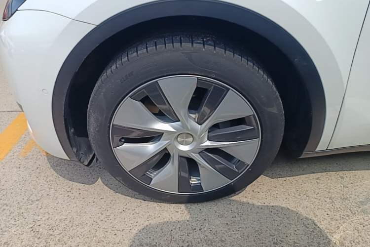 Used Tesla Model Y 2022 Rear-Wheel-Drive Version Left Front Wheel Hub