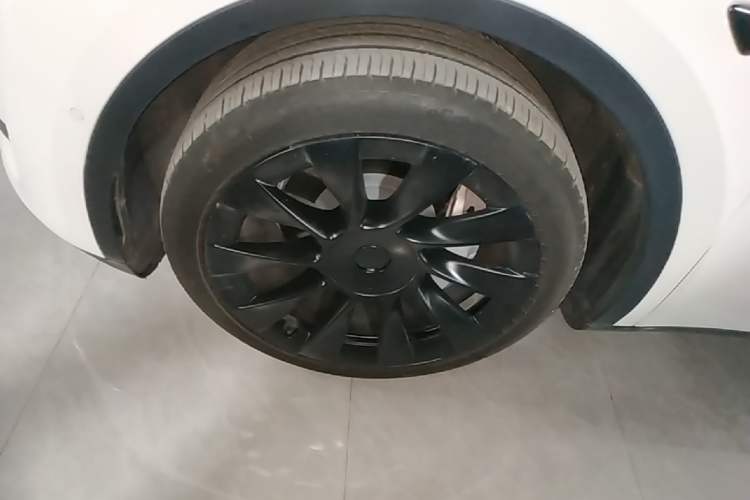 Used Tesla Model Y 2022 Revised Version Rear-Wheel Drive Left Front Wheel Hub