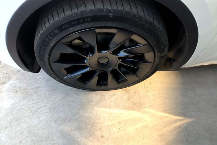 Used Tesla Model Y 2022 Rear-Wheel-Drive Version Left Front Wheel Hub