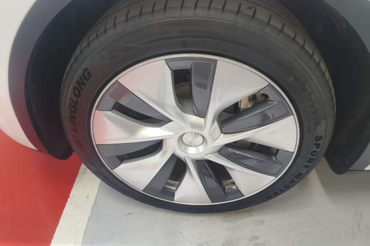 Used Tesla Model Y 2022 Revised Version Long-Range All-Wheel Drive Left Front Wheel Hub