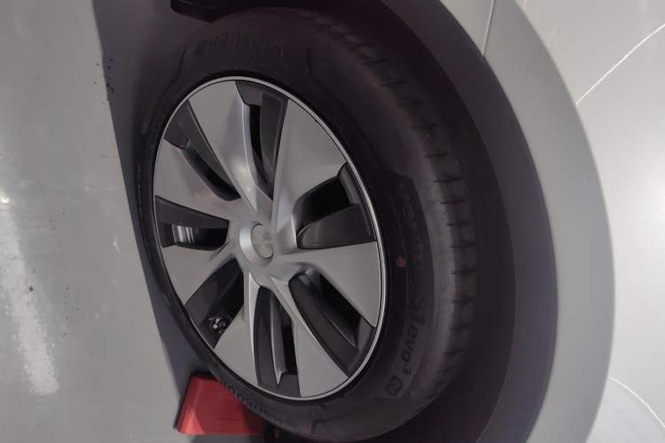 Used Tesla Model Y 2022 Revised Version Rear-Wheel Drive Left Front Wheel Hub