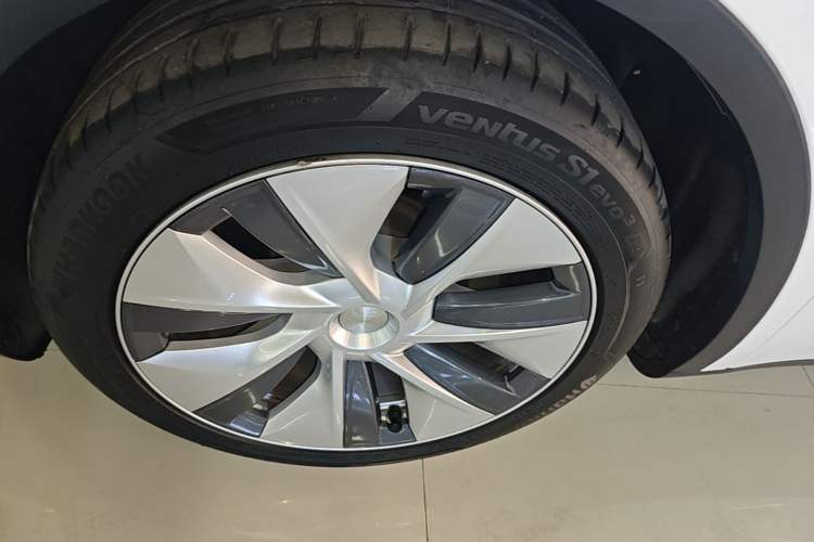 Used Tesla Model Y 2022 Revised Version Long-Range All-Wheel Drive Left Front Wheel Hub