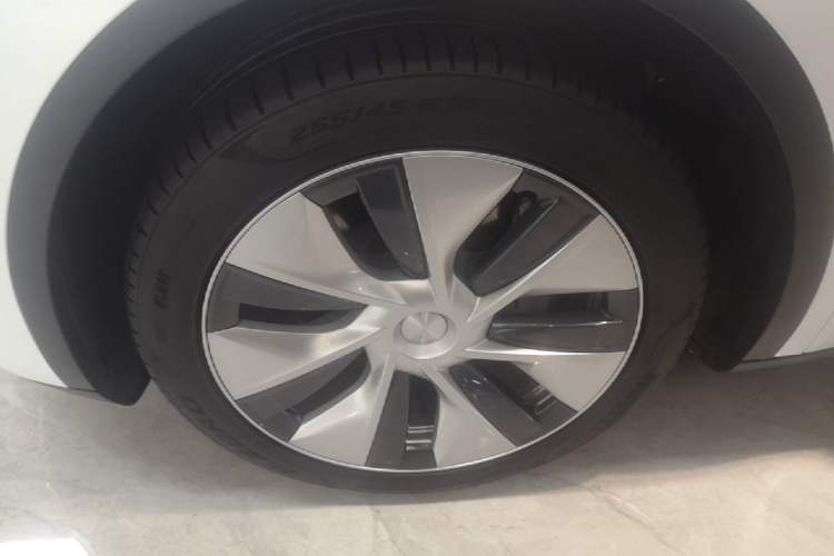 Used Tesla Model Y 2022 Revised Version Rear-Wheel Drive Left Front Wheel Hub