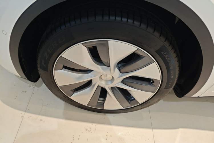 Used Tesla Model Y 2022 Rear-Wheel-Drive Version Left Front Wheel Hub