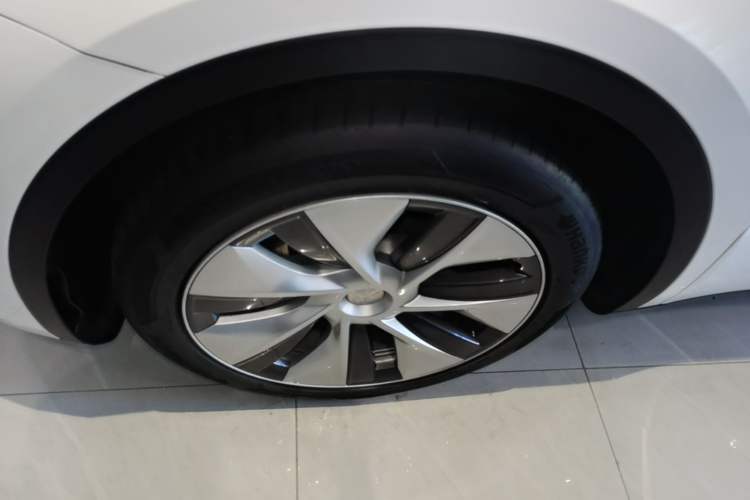 Used Tesla Model Y 2022 Rear-Wheel-Drive Version Left Front Wheel Hub