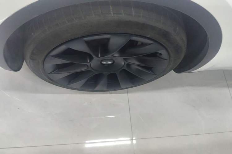 Used Tesla Model Y 2022 Revised Version Rear-Wheel Drive Left Front Wheel Hub