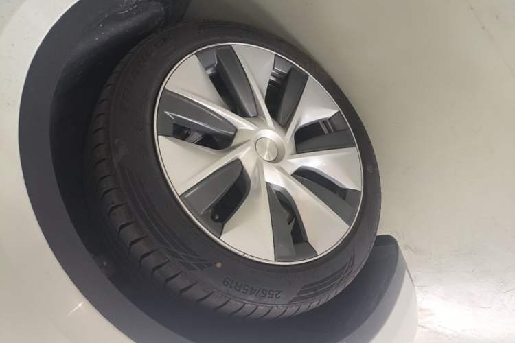 Used Tesla Model Y 2022 Rear-Wheel-Drive Version Left Front Wheel Hub