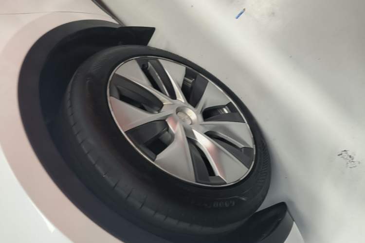 Used Tesla Model Y 2022 Revised Version Rear-Wheel Drive Left Front Wheel Hub