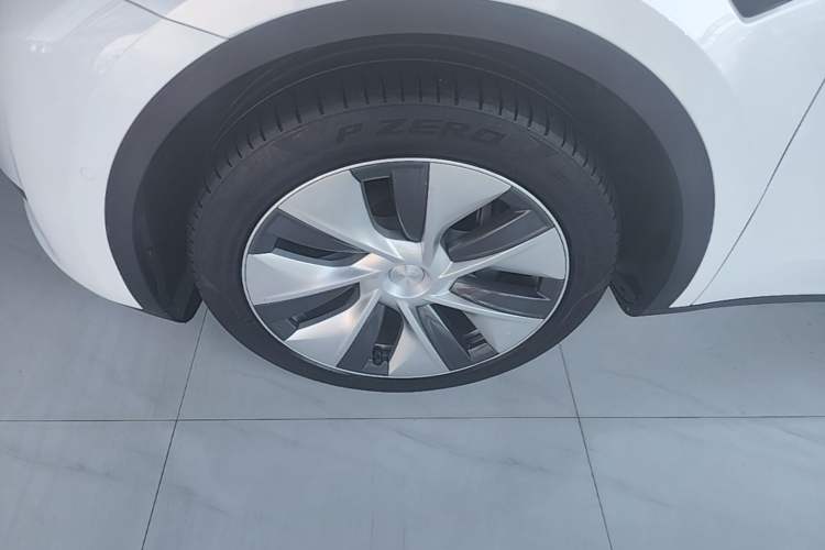 Used Tesla Model Y 2022 Rear-Wheel-Drive Version Left Front Wheel Hub