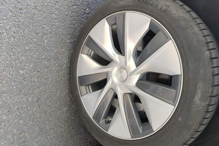 Used Tesla Model Y 2022 Rear-Wheel-Drive Version Left Front Wheel Hub