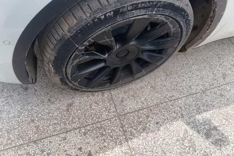 Used Tesla Model Y 2022 Revised Version Rear-Wheel Drive Left Front Wheel Hub