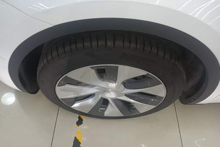 Used Tesla Model Y 2022 Revised Version Rear-Wheel Drive Left Front Wheel Hub