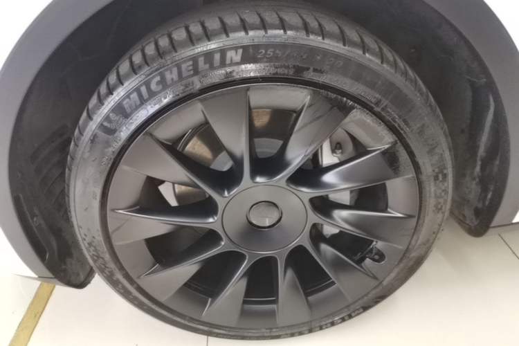 Used Tesla Model Y 2022 Revised Version Rear-Wheel Drive Left Front Wheel Hub