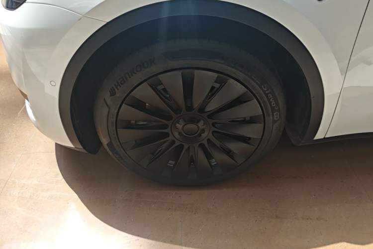 Used Tesla Model Y 2022 Rear-Wheel-Drive Version Left Front Wheel Hub
