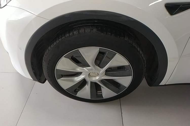 Used Tesla Model Y 2022 Rear-Wheel-Drive Version Left Front Wheel Hub
