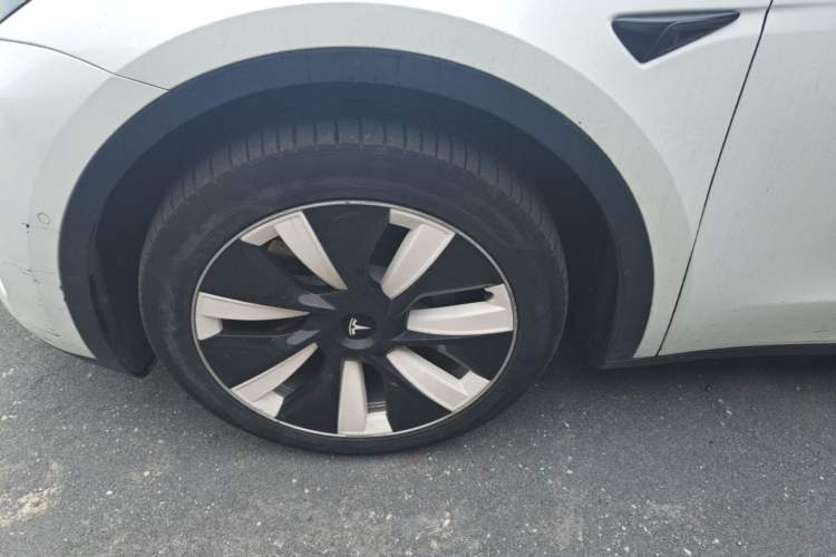 Used Tesla Model Y 2022 Revised Version Rear-Wheel Drive Left Front Wheel Hub