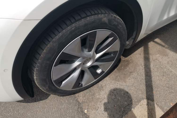 Used Tesla Model Y 2022 Rear-Wheel-Drive Version Left Front Wheel Hub