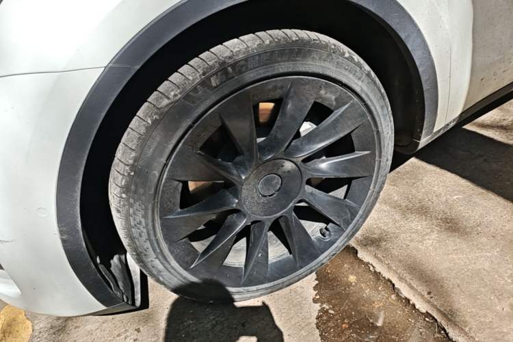 Used Tesla Model Y 2022 Rear-Wheel-Drive Version Left Front Wheel Hub
