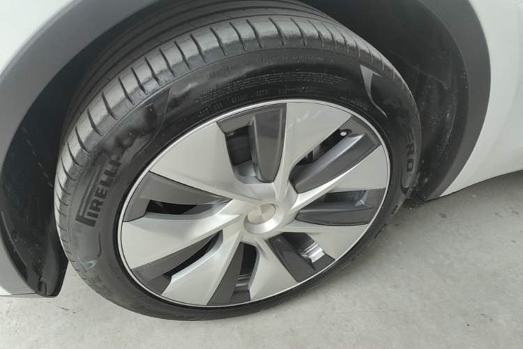 Used Tesla Model Y 2022 Revised Version Rear-Wheel Drive Left Front Wheel Hub