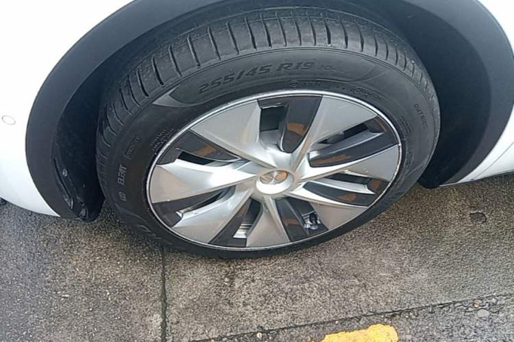 Used Tesla Model Y 2022 Revised Version Rear-Wheel Drive Left Front Wheel Hub