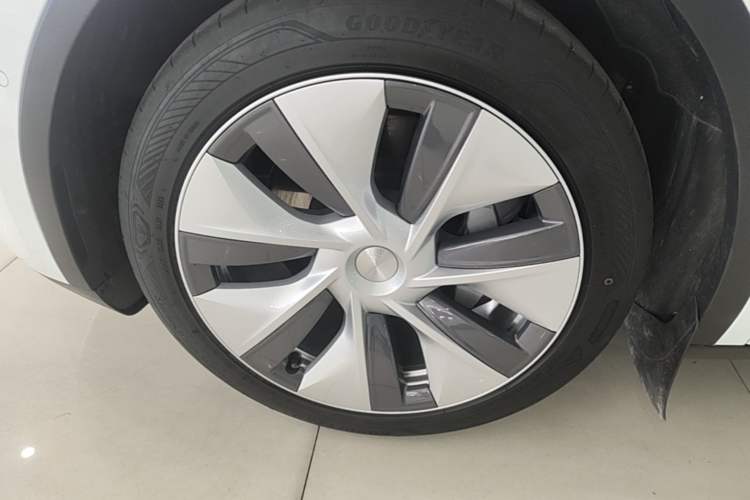Used Tesla Model Y 2022 Revised Version Rear-Wheel Drive Left Front Wheel Hub