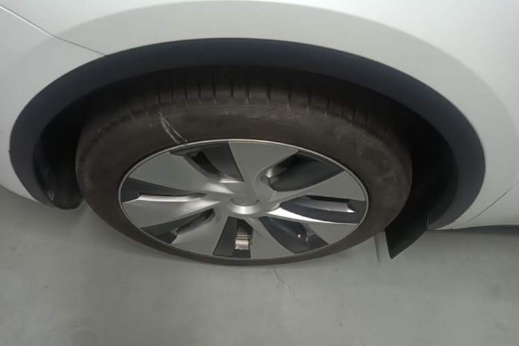 Used Tesla Model Y 2022 Revised Version Rear-Wheel Drive Left Front Wheel Hub