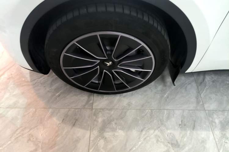 Used Tesla Model Y 2022 Revised Version Rear-Wheel Drive Left Front Wheel Hub