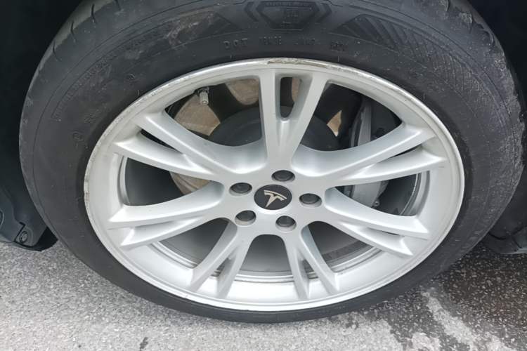 Used Tesla Model Y 2022 Revised Version Rear-Wheel Drive Left Front Wheel Hub