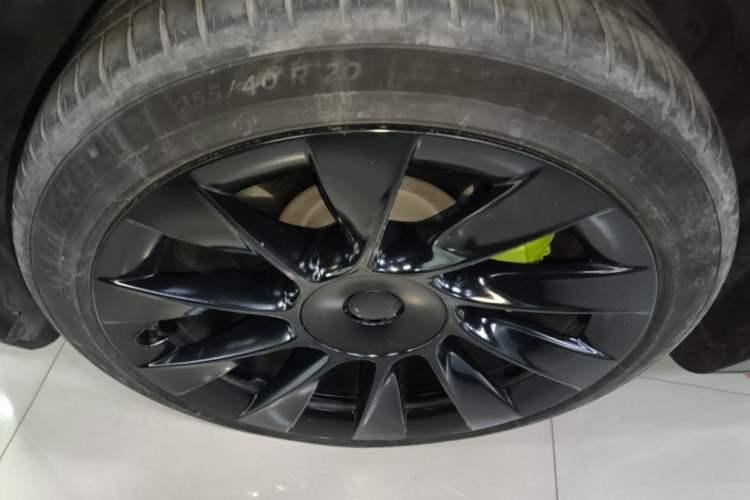 Used Tesla Model Y 2022 Rear-Wheel-Drive Version Left Front Wheel Hub
